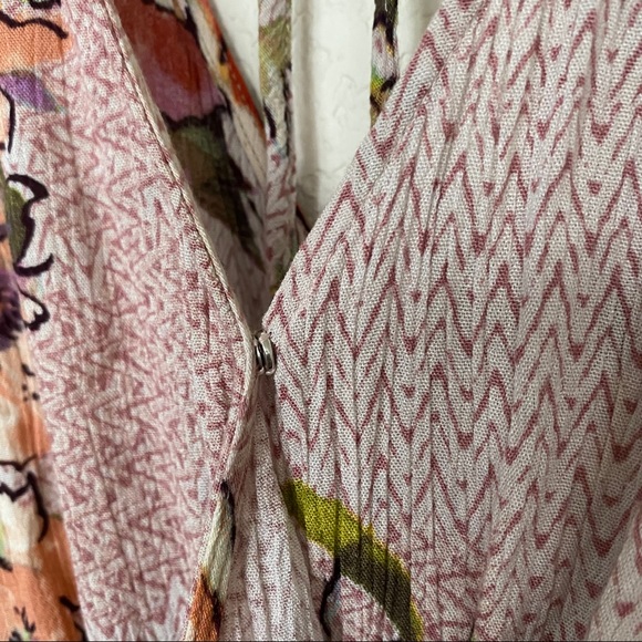 Blush Floral Romper - Picture 4 of 5